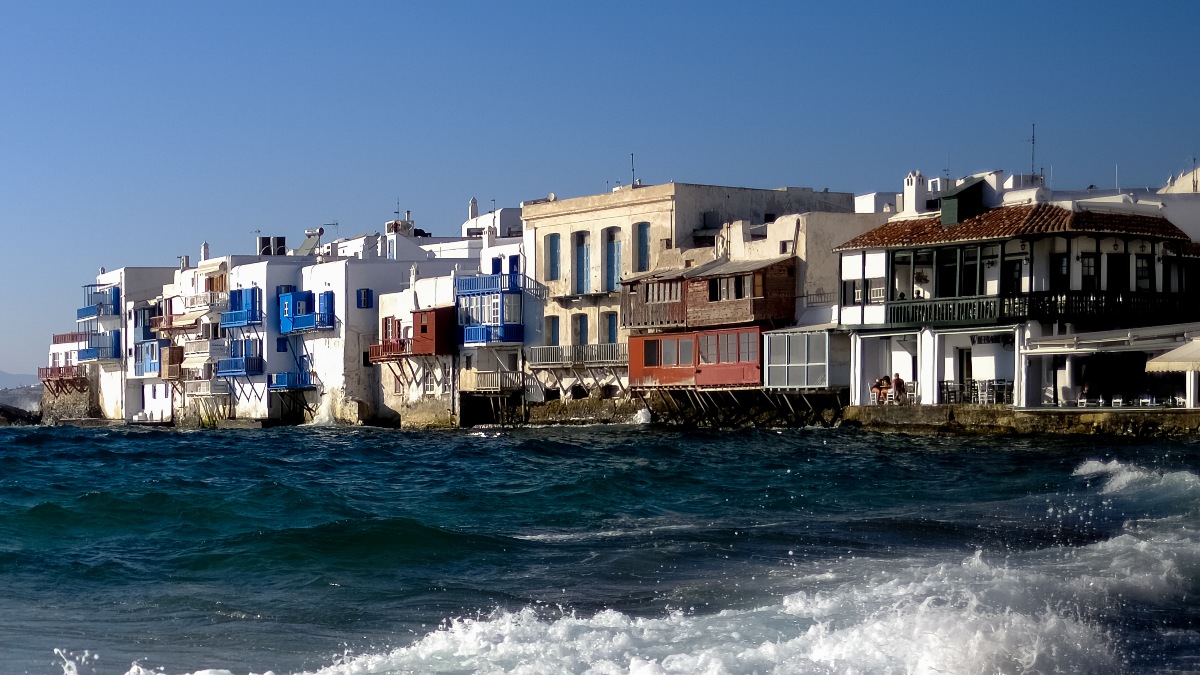 Συνελήφθη Τούρκος επιχειρηματίας για τον ξυλοδαρμό της συζύγου του – Η θαλάσσια καταδίωξη στη Μύκονο