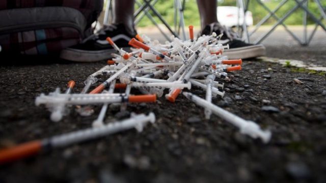 Παγκόσμια Ημέρα κατά των Ναρκωτικών: Οι δομές για χρήστες που ετοιμάζει η κυβέρνηση και το «βέτο» στην Αθήνα