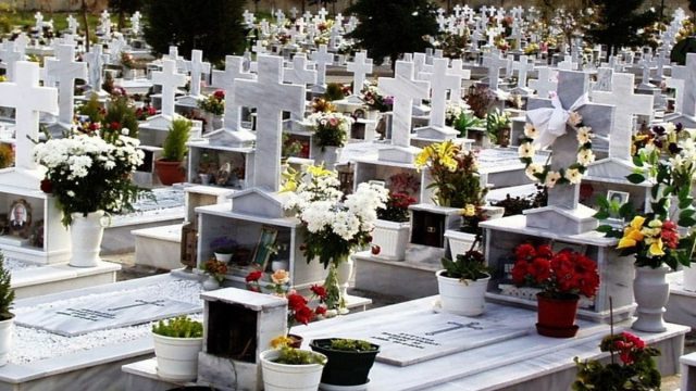 Θεσσαλονίκη: Απίστευτο ξύλο σε εκταφή – Συνελήφθησαν πατέρας και γιος