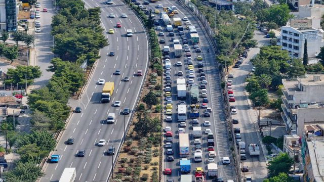 Οδήγηση χωρίς δίπλωμα: Αυτά είναι τα τσουχτερά πρόστιμα σύμφωνα με τον νέο ΚΟΚ