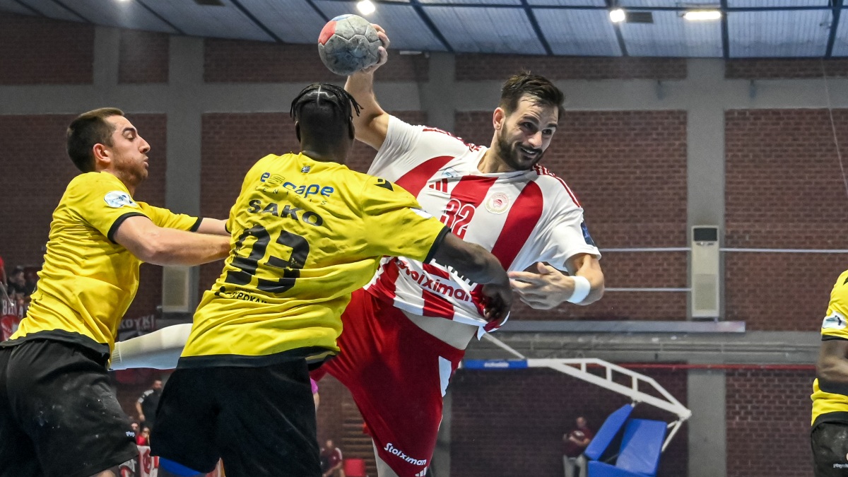 Ολυμπιακός – ΑΕΚ 31-26: Αγκαλιά με το back-to-back οι ερυθρόλευκοι