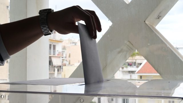 Δημοσκόπηση Metron Analysis: Κανείς δεν είναι κατάλληλος για πρωθυπουργός – Τι λένε οι πολίτες για Τραμπ και Ιράν