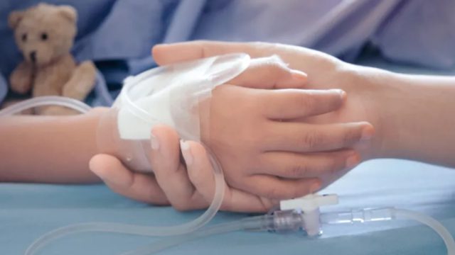 Ναύπακτος: Δίχρονη έπεσε από μπαλκόνι – Νοσηλεύεται με κατάγματα στο μέτωπο
