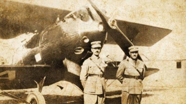 Δύο Έλληνες αεροπόροι έγραψαν την ιστορία: Όταν το όνειρο του γύρου της Μεσογείου έγινε πραγματικότητα