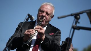 Το τελευταίο «αντίο» στον Πετρολούκα Χαλκιά: Σε λαϊκό προσκύνημα η σορός του – Τότε θα γίνει η κηδεία