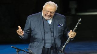 Πετρολούκας Χαλκιάς: Η «ψυχή» της Ηπείρου μέσα από το κλαρίνο – Ο βιρτουόζος που έκανε την ελληνική παράδοση παγκόσμιο ήχο