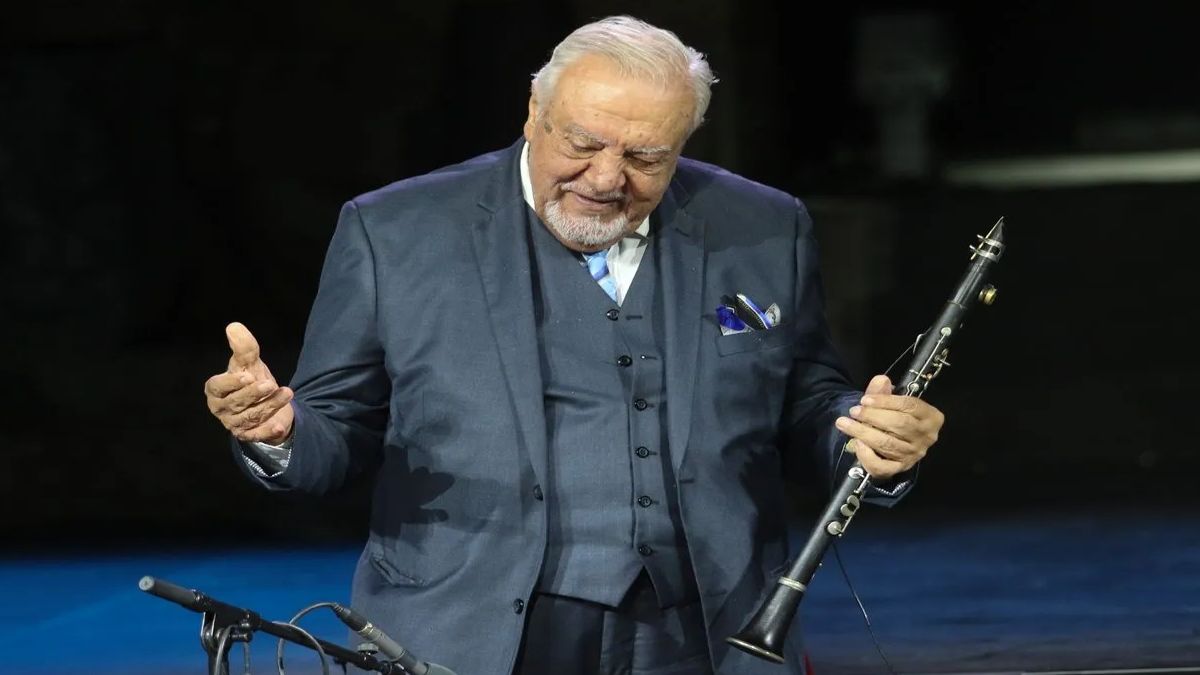 Πετρολούκας Χαλκιάς: Η «ψυχή» της Ηπείρου μέσα από το κλαρίνο – Ο βιρτουόζος που έκανε την ελληνική παράδοση παγκόσμιο ήχο