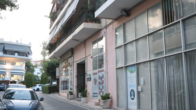 Κι όμως έγινε κι αυτό: Συνέλαβαν λάθος άνθρωπο στην Πετρούπολη για τον ξυλοδαρμό της 46χρονης