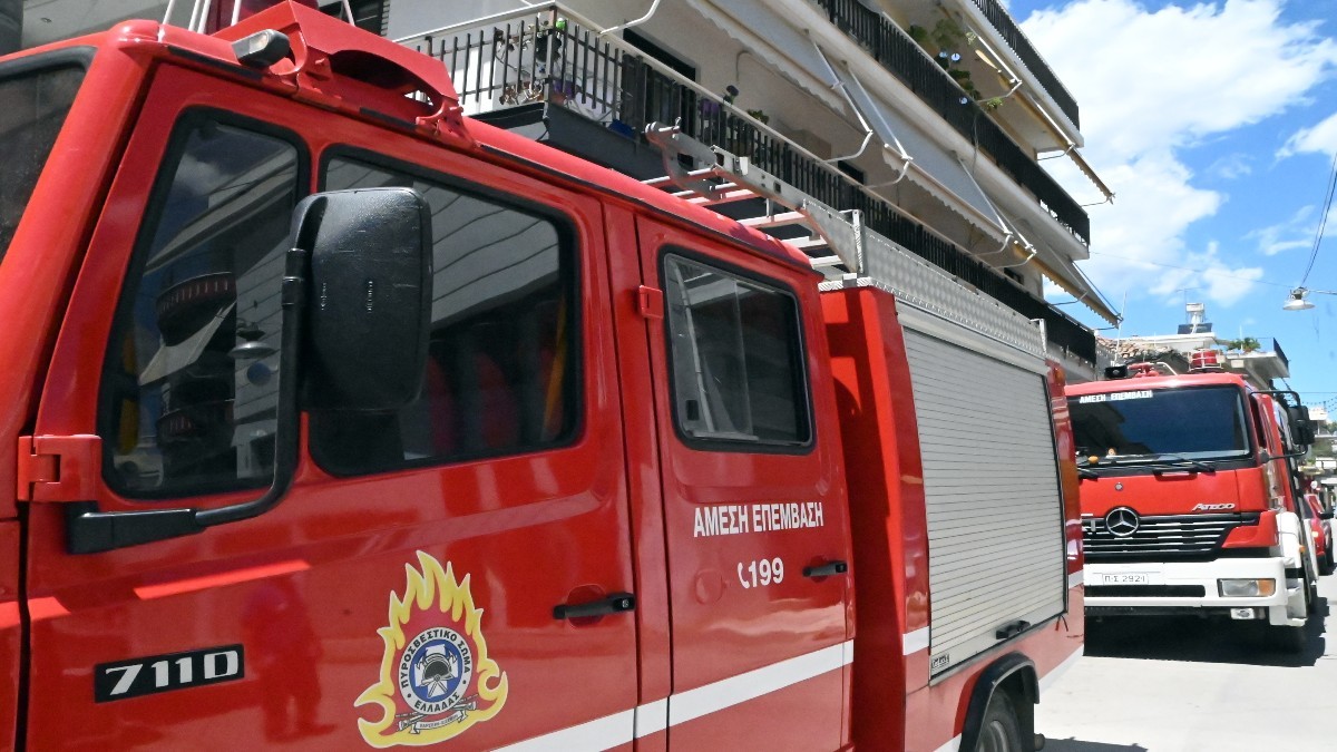 Μάχη με τις φλόγες στο Κορωπί: Σε εξέλιξη πυρκαγιά σε δασική περιοχή