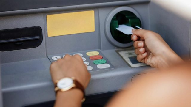 Σας αφορά: Οι πληρωμές από τον e-ΕΦΚΑ και τη ΔΥΠΑ για την εβδομάδα