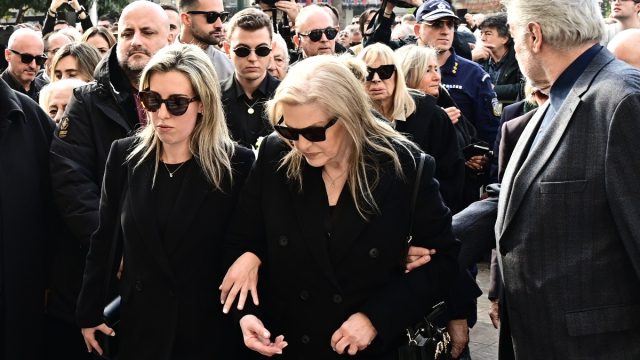 «Χείμαρρος» η Ευαγγελία Δομάζου: Αυτό το κάνει η Πόπη και η μητέρα της, εμείς δε θα εμπορευτούμε τον μπαμπά μας