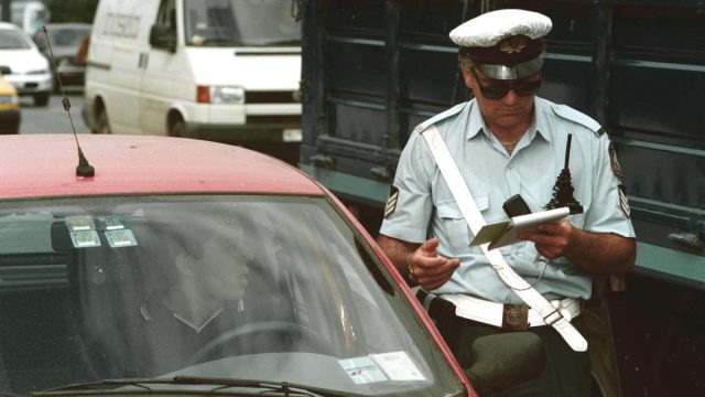 Οδηγοί προσοχή με τον νέο ΚΟΚ: Τι ισχύει πλέον για STOP, ταχύτητα, κινητό και αλκοόλ