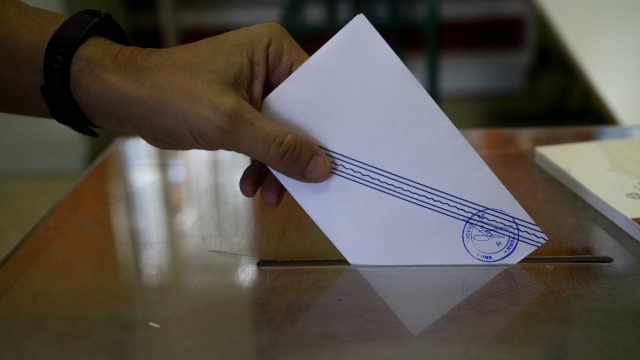 Δημοσκόπηση Real Polls: Σημαντικό ποσοστό ζητά Τσίπρα – Ρευστές ισορροπίες στη δεύτερη θέση