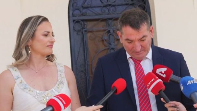 Πύρρος Δήμας: Δεν πήγαν τα παιδιά του στη βάφτιση της κόρης του – «Λύγισε» μπροστά στις κάμερες