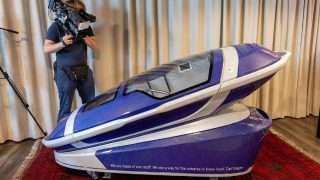 Σοκ στην Ελβετία: Αυτοκτόνησε ο γιατρός που είχε βοηθήσει γυναίκα να πεθάνει με τη μέθοδο Sarco Pod
