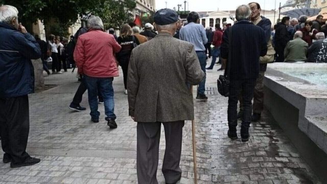 Αναδρομικά και επιστροφές για συνταξιούχους του Δημοσίου: Ποιους αφορούν και πόσα δικαιούνται