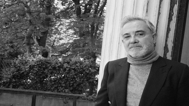 Η δολοφονία του συγγραφέα Κώστα Ταχτσή συγκλόνισε την Αθήνα του 1988: Βρέθηκε γυμνός, με γυναικεία περούκα και βαμμένα νύχια
