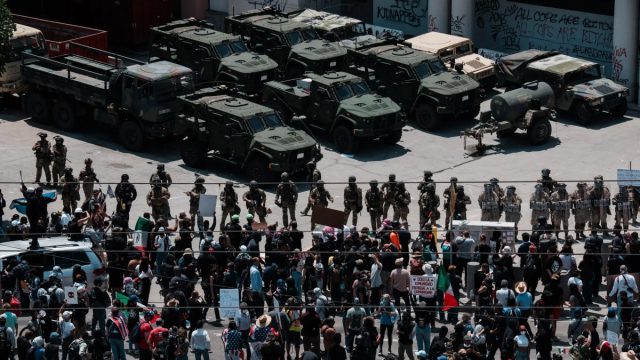 Χάος στο Λος Άντζελες: Κατέφθασε η Εθνοφρουρά μετά από 60 χρόνια κατόπιν εντολής Τραμπ