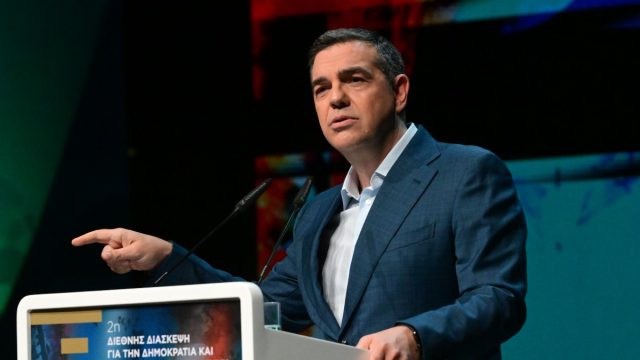 Αλέξης Τσίπρας: Οι «σκοτεινές» μέρες και τα επόμενα σχέδια – Πού είναι και τι κάνει σήμερα