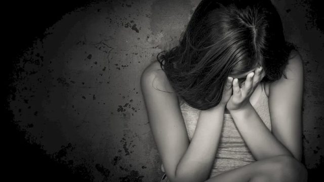 Φρίκη στη Μύκονο: Δις ισόβια και 20 χρόνια κάθειρξη σε εργολάβο που βίαζε τα ανήλικα δίδυμα κορίτσια του