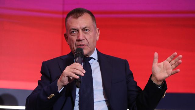 Ανυποχώρητος ο Γιάννης Βρούτσης: «Το πρωτάθλημα διακόπτεται αν δεν έρθετε στο ραντεβού»