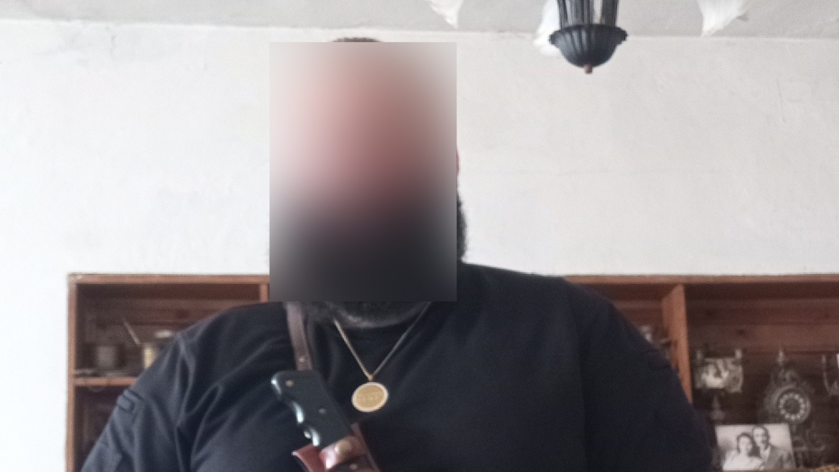 Αυτός είναι ο 42χρονος με το οπλοστάσιο στα Χανιά – Φιλούσε μαχαίρια και χαρακτήριζε «βρομερό» το κράτος