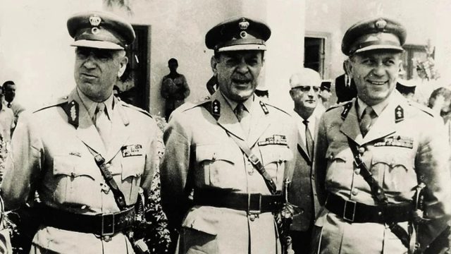 Σαν σήμερα, το 1973, η Χούντα καταργεί τη μοναρχία και προτάσσει το έμβλημα της Ελληνικής Πολιτείας