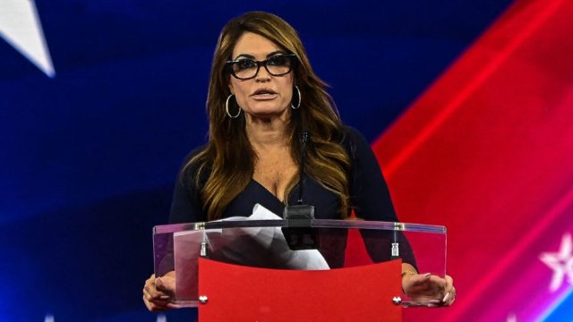 Η Κίμπερλι Γκίλφοϊλ «έκλεισε» στόματα: Έρχεται στην Ελλάδα με την ατζέντα «Πρώτα η Αμερική»
