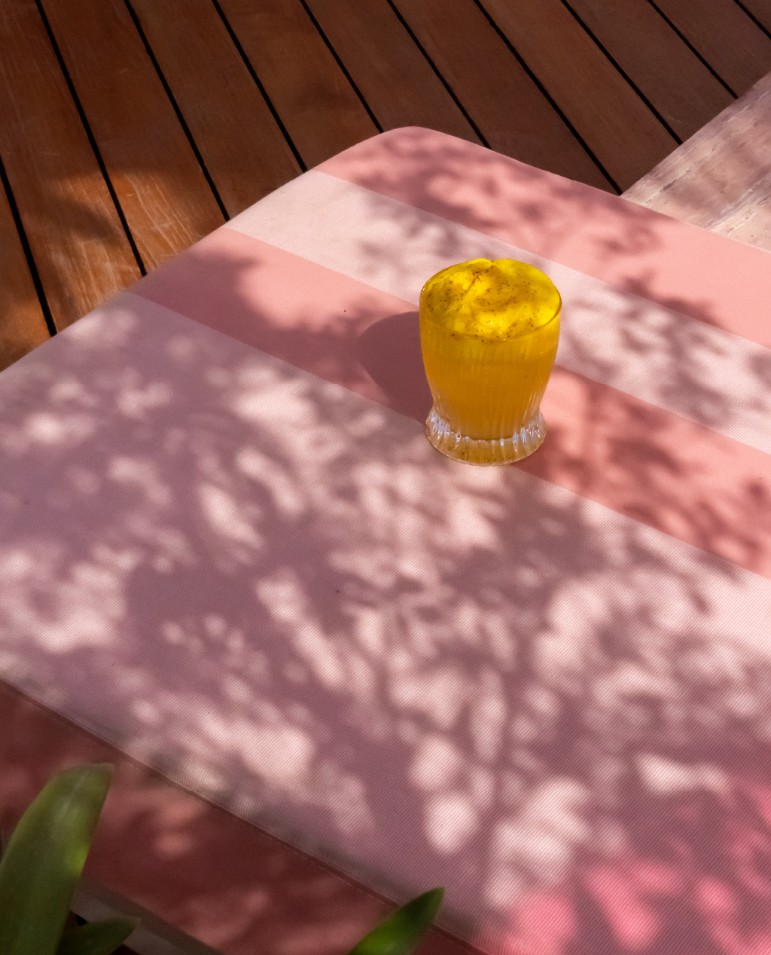 Cocktails in the sunlight, moments of effortless cool vibes. Do you have any better plans?