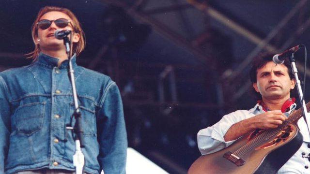 Σαν σήμερα, 11 Ιουλίου 2001: Σε συναυλία του Στινγκ στο OAKA εμφανίζεται ο Γιώργος Νταλάρας και τραγουδούν μαζί το «Mad about you»
