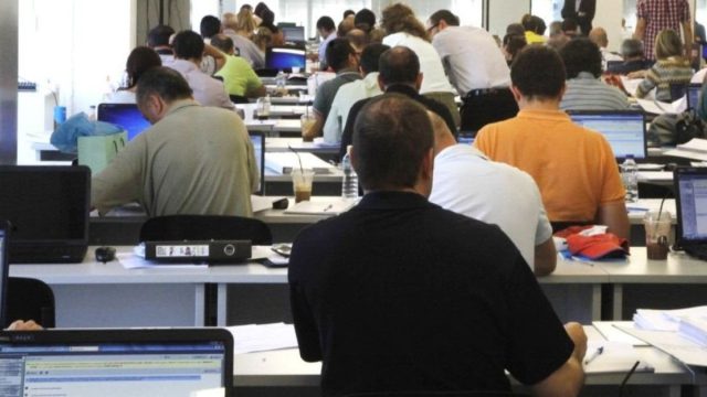 Σαν σήμερα, 30 Ιουλίου 2010: Ανακοινώνεται ότι οι απογραφέντες δημόσιοι υπάλληλοι στην Ελλάδα ανέρχονται σε 768.009 – Την εποχή που ξεκίνησε το Μνημόνιο