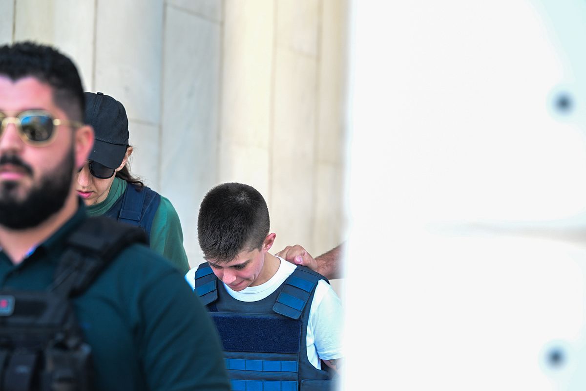 Ειρήνη Μουρτζούκου χειροπέδες