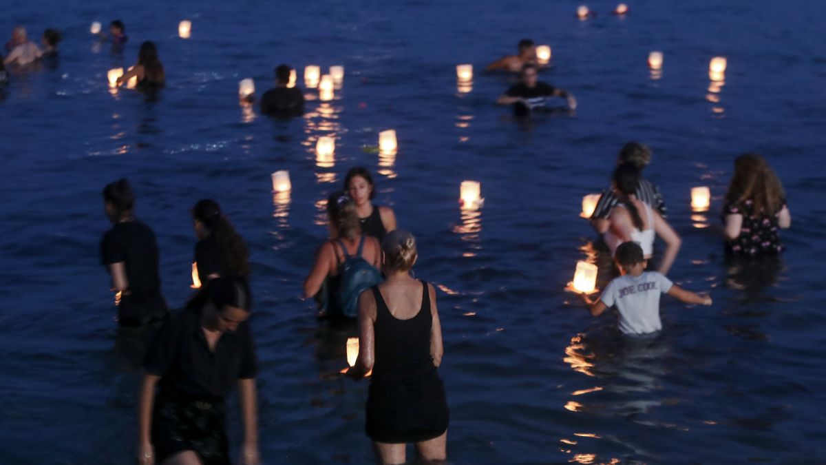 Μάτι: 7 χρόνια μετά, οι εκδηλώσεις μνήμης ζωντανεύουν την απαίτηση για δικαίωση