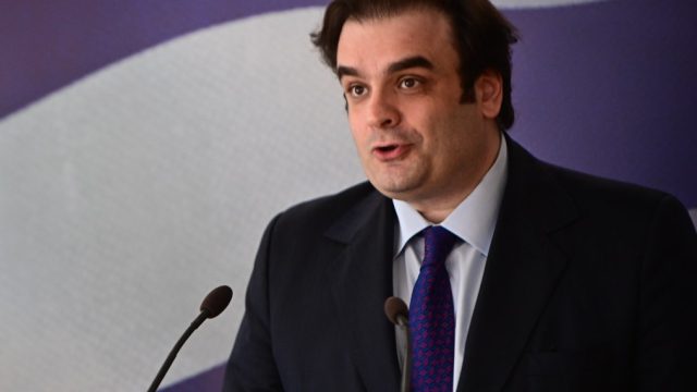Κ. Πιερρακάκης: Μηδενίζονται οι χρεώσεις των τραπεζών στα ΑΤΜ – Εθνικό πλαφόν για όλες τις άλλες πληρωμές στο 1,5 ευρώ