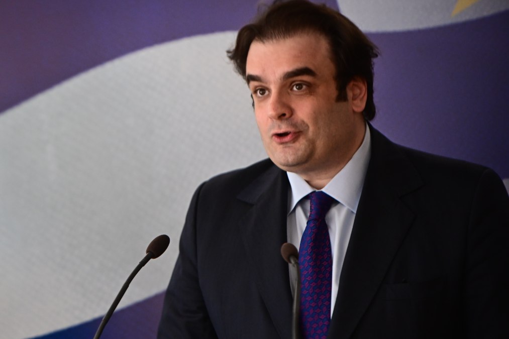 Κ. Πιερρακάκης: Μηδενίζονται οι χρεώσεις των τραπεζών στα ΑΤΜ – Εθνικό πλαφόν για όλες τις άλλες πληρωμές στο 1,5 ευρώ