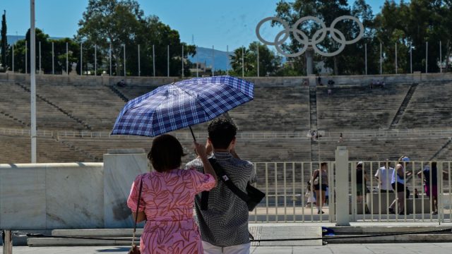 Καιρός: Έρχεται παρατεταμένος καύσωνας με θερμοκρασίες έως και 44°C – «Χειρότερη μέρα η Τρίτη με 44άρια» λέει ο Τσατραφύλλιας