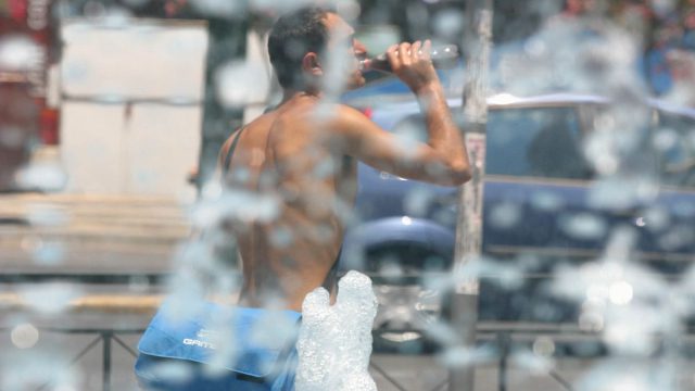 Καιρός σήμερα (15/07): «Φουλάρει» ξανά η θερμοκρασία με 40αρια – Γιατί η ζέστη θα είναι πιο έντονη στην Αττική; Σούζη και Αρνιακός αναλύουν