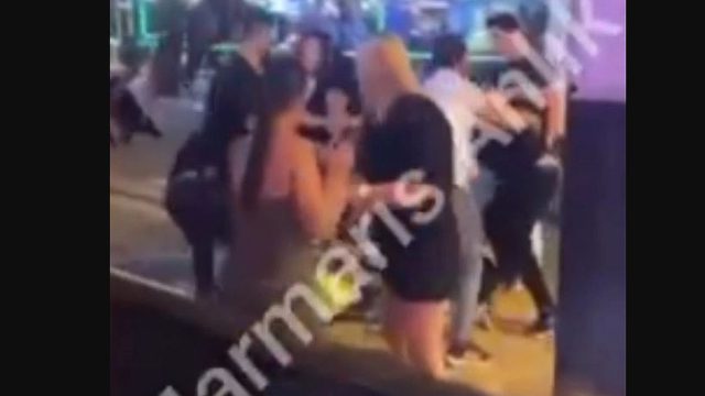 Απίστευτο ξύλο σε μπαρ στον Μαρμαρά: Πορτιέρηδες βαράνε δίχως… οίκτο γυναίκες τουρίστριες (video)