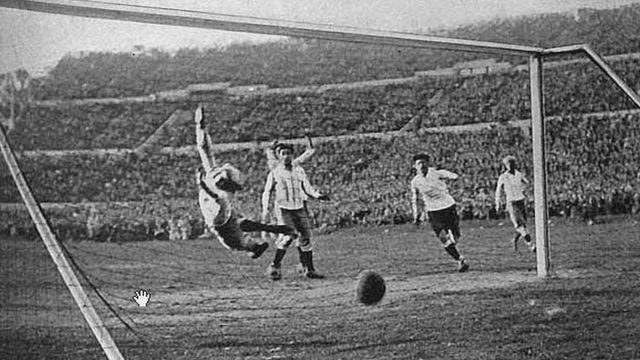 Σαν σήμερα, 30 Ιουλίου 1930: Η Ουρουγουάη κατακτά το πρώτο Παγκόσμιο Κύπελλο – Κερδίζει 4-2 την Αργεντινή στον μεγάλο τελικό