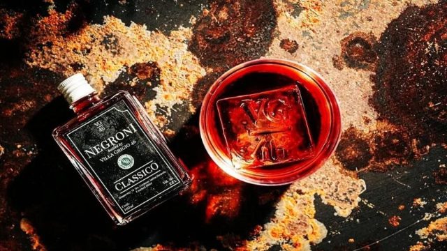 Villa Grigio 46: Το καλοκαίρι μυρίζει Negroni σε αυτή την αθηναϊκή όαση