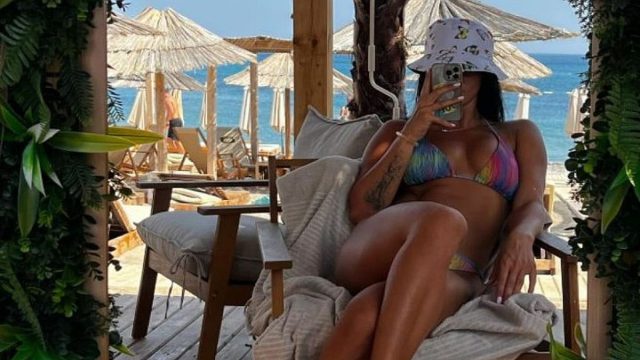 Ερυθρόλευκη παίκτρια «αναστατώνει» το Instagram… στην πισίνα!