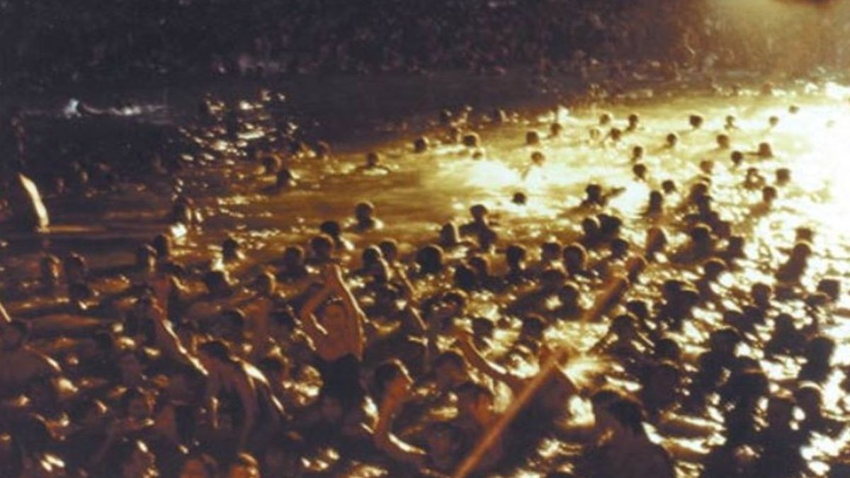 Σαν σήμερα, 25 Ιουλίου 1983: Το θρυλικό «πάρτι στη Βουλιαγμένη» του Κηλαηδόνη με 70.000 κόσμο