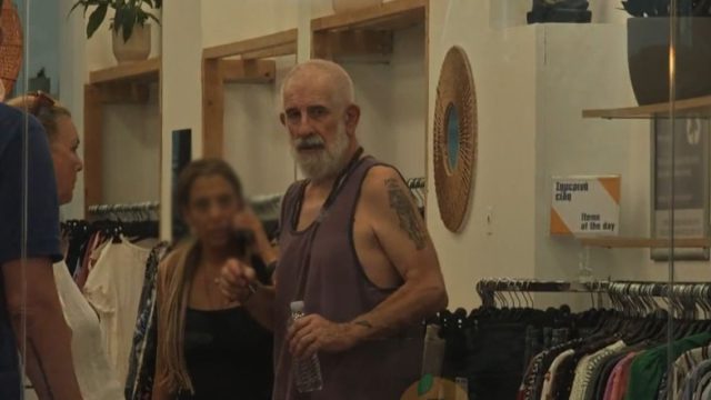 «Ο Πέτρος Φιλιππίδης δεν έχει ούτε ρούχα να βάλει»: Το πιο πιθανό σενάριο για την φωτιά στο σπίτι του