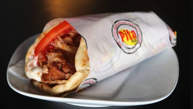 Pita Bar: Η πρώτη μπουκιά που σε κάνει ορκισμένο φαν – Μια βιωματική οδύσσεια γεύσης