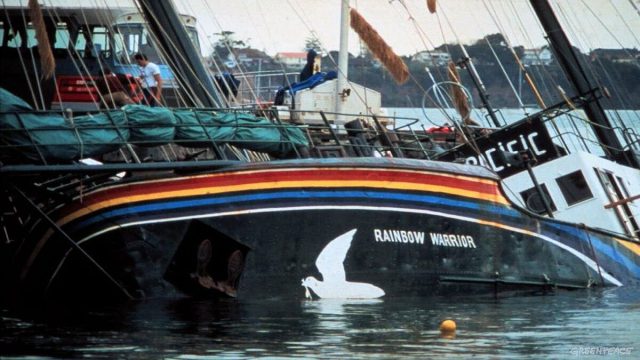 Σαν σήμερα, 10 Ιουλίου 1985: Γάλλοι κομάντος ανατινάζουν το πλοίο της Greenpeace «Rainbow Warrior» στο λιμάνι Όκλαντ της Νέας Ζηλανδίας