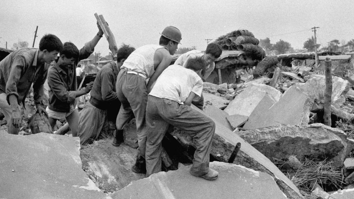 Σαν σήμερα, 28 Ιουλίου 1976: Σεισμός 8,2 Ρίχτερ στην Τανγκσάν της Κίνας – Σκότωσε πάνω από 240.000 ανθρώπους
