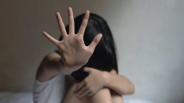 Θρίλερ στην Ναύπακτο: Νεαρός προσπάθησε να βιάσει 18χρονη στο λιμάνι και την έσωσε Ρομά