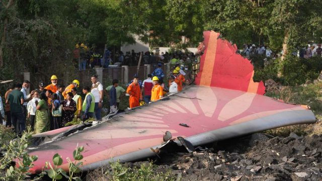 Σάλος με την Air India μετά την αεροπορική τραγωδία: Οικογένειες παρέλαβαν λάθος σορούς – Καταγγελίες για λάθη στην ταυτοποίηση