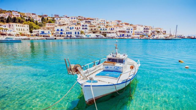 Η Άνδρος: Το νησί των αντιθέσεων που θα λατρέψεις!