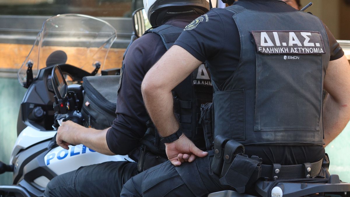 Διάλογοι που «καίνε» τον ανθυπαστυνόμο για το κύκλωμα ναρκωτικών σε Αττική και Μύκονο: Ο ρόλος – κλειδί της συντρόφου του «εγκεφάλου»